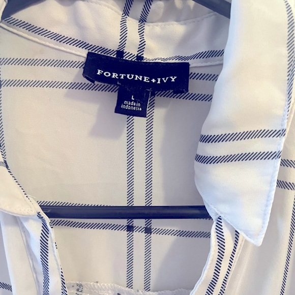 Very lightweight and airy Fortune + Ivy button down blouse. Black and white. - Picture 2 of 2
